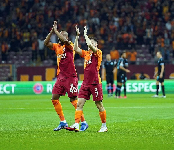 Kerem Aktürkoğlu ve Marcao'dan dostluk mesajı! Lazio maçında tribünleri selamladılar - Resim: 0