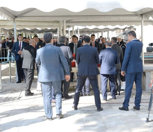 Unakıtan'ın cenazesi Yıldırım'ın gözleri doldu - Resim: 4