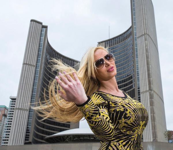 Ünlü yıldız belediye başkanlığına soyundu - Resim: 1