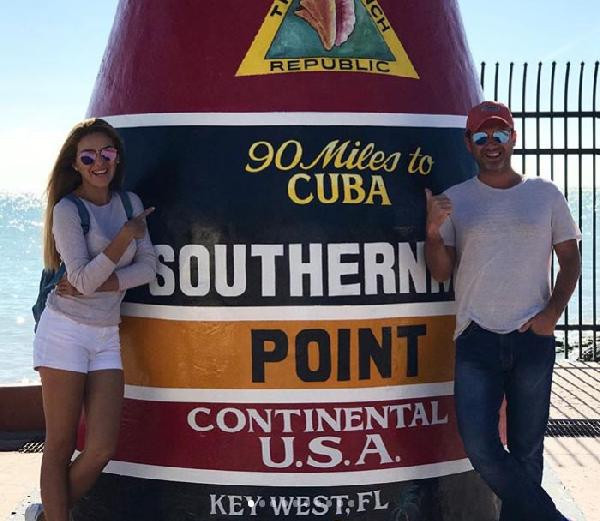 Öpücük kavgası uçağı geri döndürdü! - Resim: 4