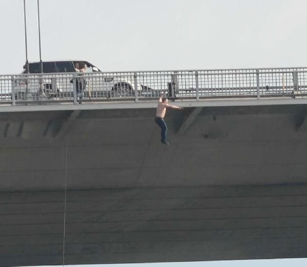 'Atlayacaksan atla' diyen kadınlar gözaltında - Resim: 1