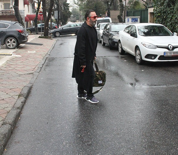 Cem Yılmaz'ın yüzünden düşen bin parça - Resim: 1