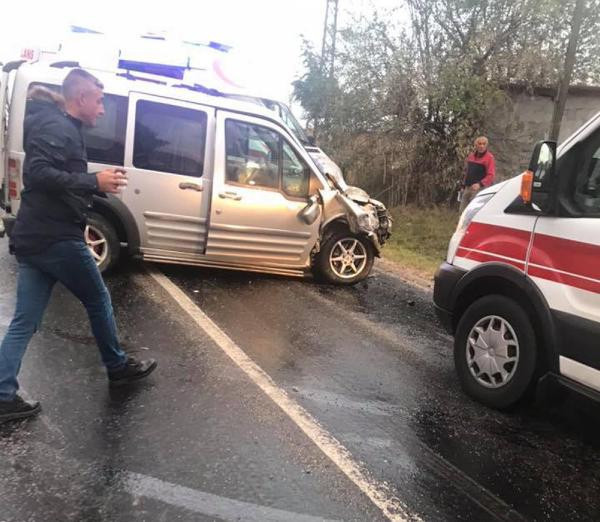 Askerleri taşıyan servis kaza yaptı: Çok sayıda yaralı var! - Resim: 1