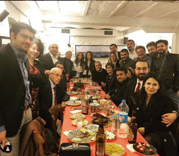 HDP'li Ahmet Şık Cihangir'de meyhane açtı! Müdavimi olan ünlü isimler - Resim: 1