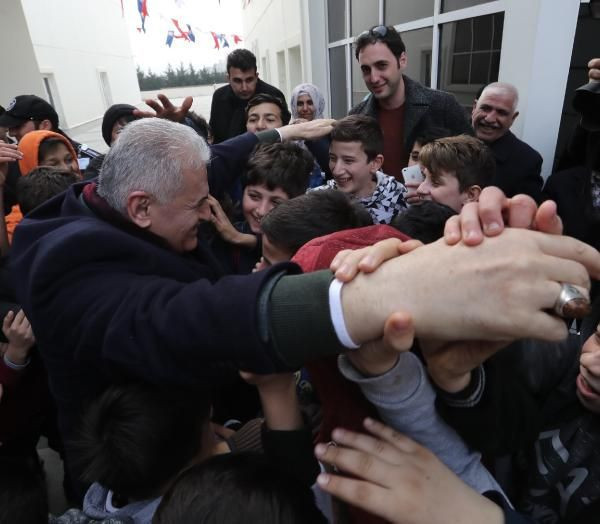 Binali Yıldırım, gençlerin şarkılarına eşlik etti, ders dinledi - Resim: 3
