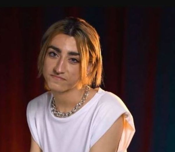 Fenomen Mika Raun çıldırdı, isyan etti! Eteğini kaldırarak seslendi, sosyal medya çalkalandı - Resim: 1