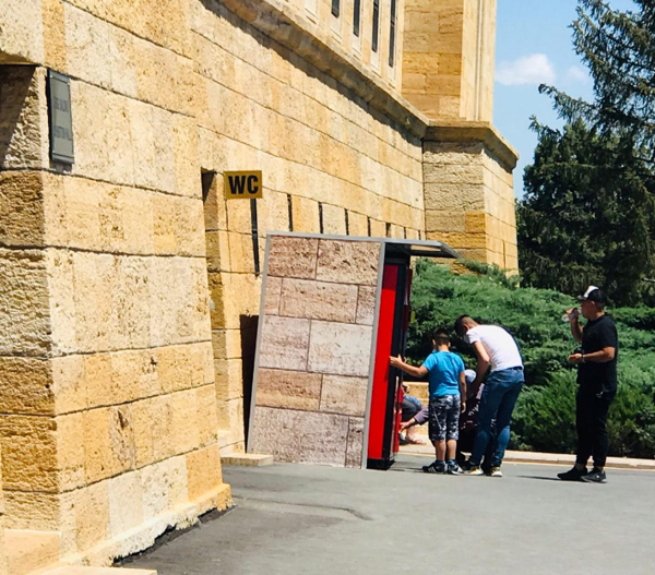 Ankara Anıtkabir'de tepki çeken görüntü! 'Derhal kaldırın' kararı çıktı - Resim: 0