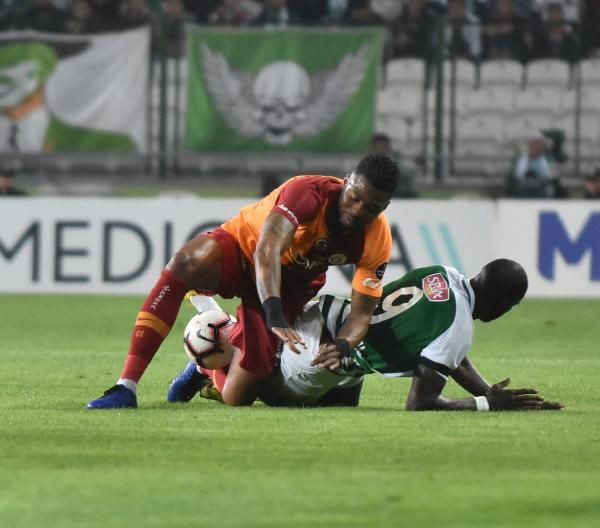 Fatih Terim'den sert tepki! Maç bitti sahaya girdi - Resim: 1