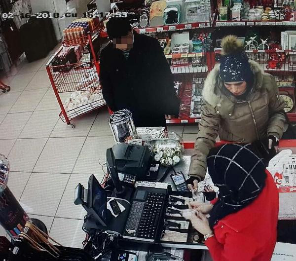 Çocuklarını tırnakçılığa alıştırırken yakalandılar - Resim: 2