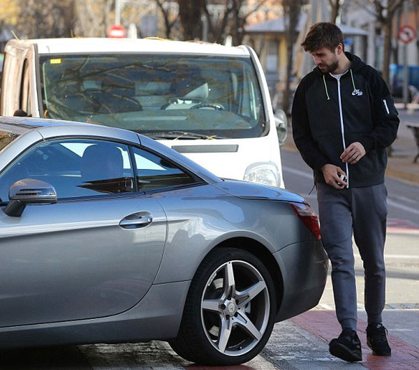 Shakira Barcelona trafiğini alt üst etti! - Resim: 3