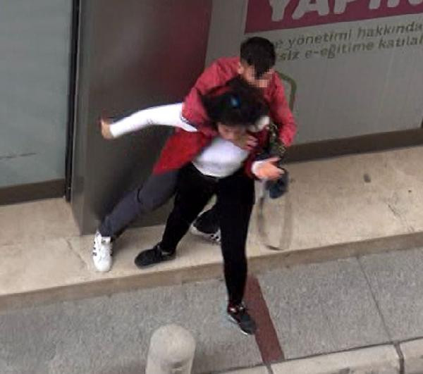 Sokak ortasında nişanlı dehşeti! Dakikalarca... - Resim: 4