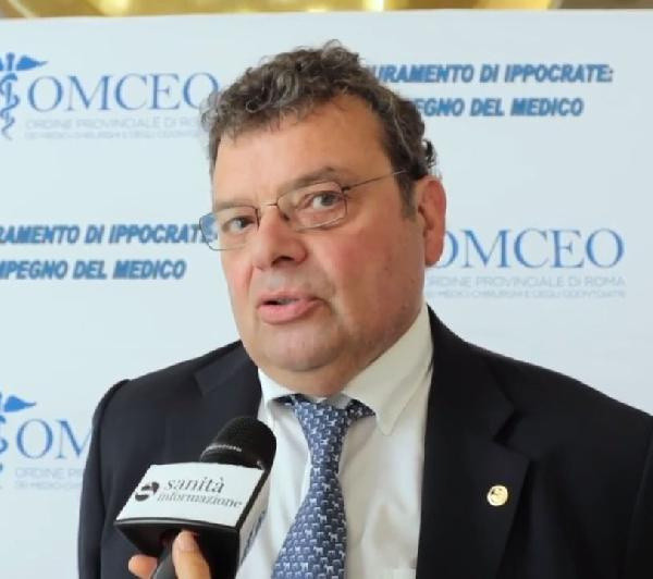 Salgının başındaki isim 'maske işe yaramıyor' deyip kötü haberi verdi: Gençleri... - Resim: 0