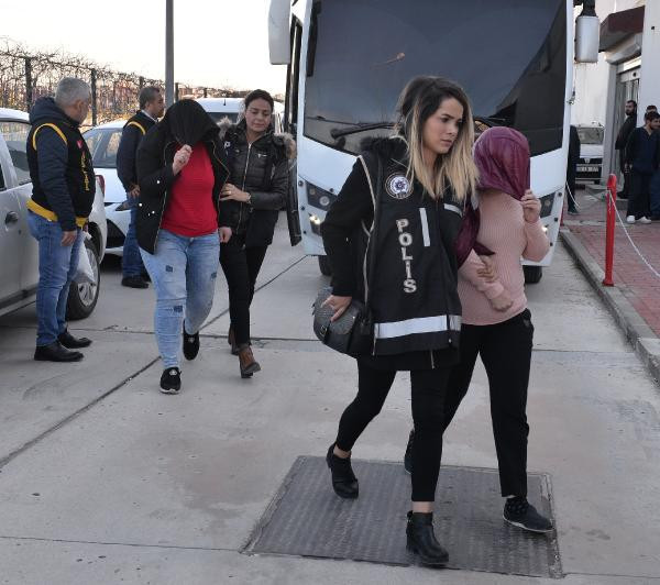 Masaj salonunda gözcü rezaleti! Fuhuş yaptırıp paraları ezmişler - Resim: 4