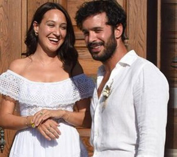 Bebek göründü! 7.5 aylık hamile Gupse Özay karnı burnunda tatilde görüntülendi! - Resim: 1