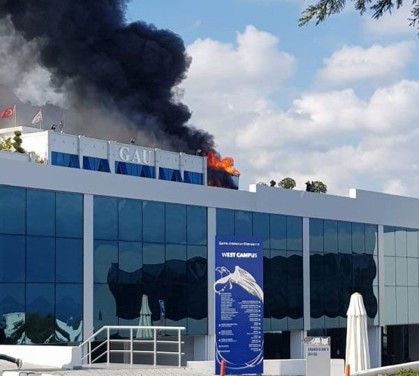 Kıbrıs’ta Girne Amerikan Üniversitesi’nde korkutan yangın! - Resim: 0