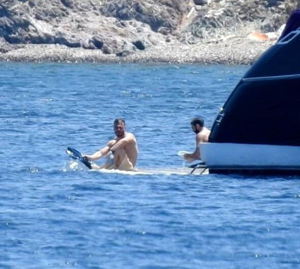 Kerem Bürsin'in sağlık durumu nasıl? Tekneden düşerek hastaneye kaldırılmıştı - Resim: 3