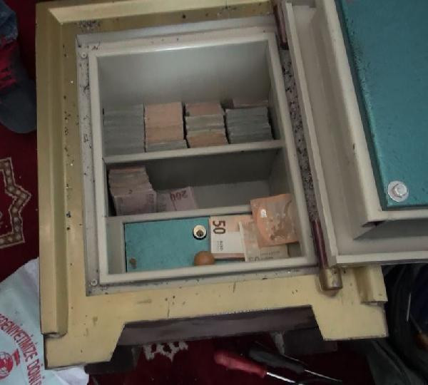 Furkan Vakfı'nın kasasından çıktı say say bitmedi! - Resim: 2