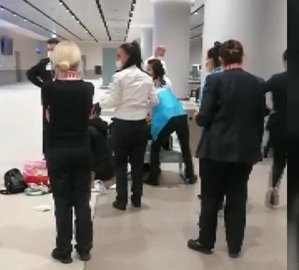 Hareketli saatler! Uçaktan inen yolcu İstanbul Havalimanı'nda doğum yaptı - Resim: 0