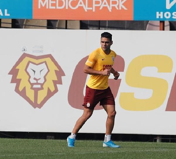 Fatih Terim Jean-Michael Seri'nin çocuklarıyla top oynadı - Resim: 2