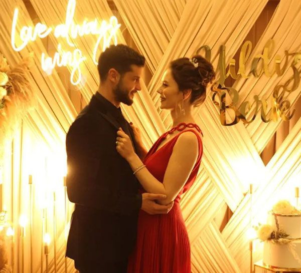 Kuruluş Osman'ın Malhun Hatun'u Yıldız Çağrı Atiksoy, nişanlısı Berk Oktay'la düğün tarihlerini açıkladı! - Resim: 3