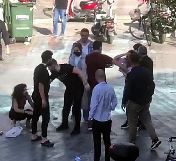 Düzce'de kızlar cadde ortasında saç saça baş başa kavga etti! Kimse ayıramadı - Resim: 2