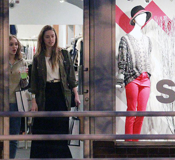 Ünlü oyucu üvey kızı adayı ile kameralara yakalandı! - Resim: 1