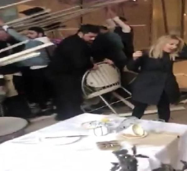 AVM'de kafenin çatısı çöktü 3 kişi yaralandı - Resim: 4