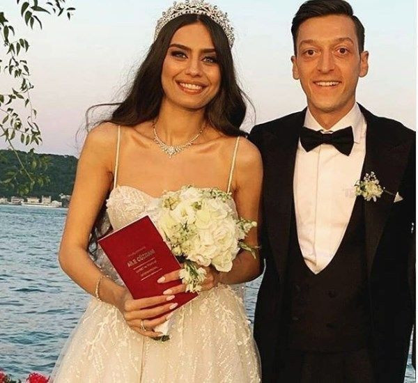 Mesut Özil'le evlenen Amine Gülşe'den dikkat çeken hamle - Resim: 1