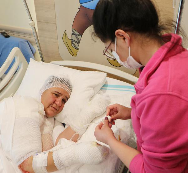 Muş'ta ekmek yaparken bu hale geldi: Dayanılmaz acılar çekiyorum, başıma ilk defa böyle bir kaza geldi - Resim: 0