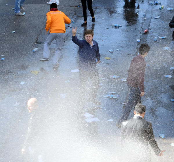  YSK önündeki gruba polis müdahalesi - Resim: 3