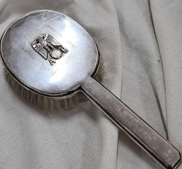 Adolf Hitler'in eşyaları 700 bin TL'ye satıldı tepkiler çığ gibi! İğrenç parçalar - Resim: 0