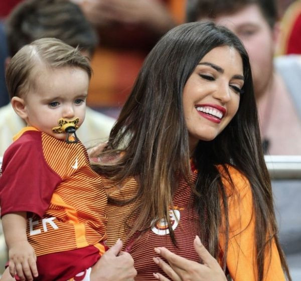 Wesley Sneijder eşi Yolanthe Cabau'yu aldatmıştı! Beklenmedik karar - Resim: 2