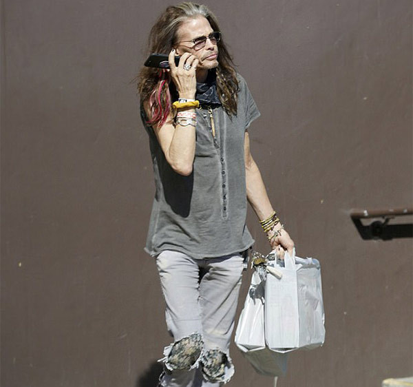 41 yaş küçük sevgilisiyle dudak dudağa! - Resim: 4