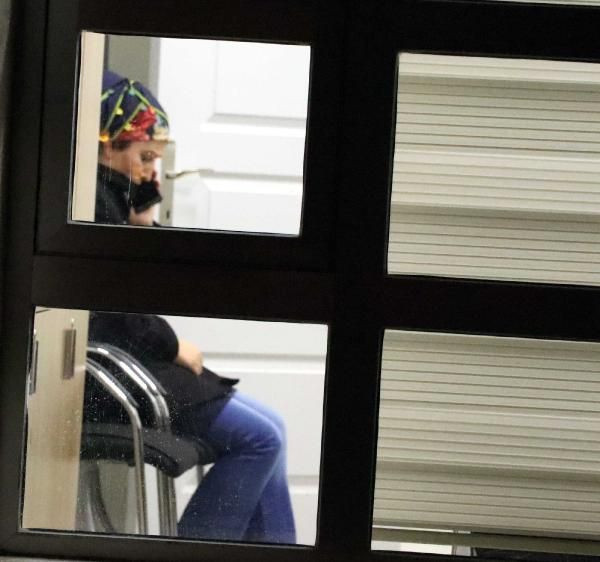 Her yere sıvı sürerken yakalandı! Korona sanıldı domuz büyüsü çıktı - Resim: 3