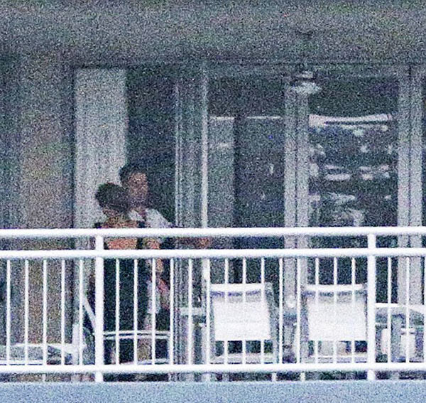 Ünlü çiftin aşk sırları kameralara yakalandı! - Resim: 4