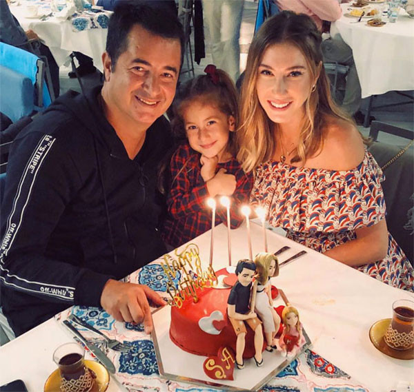 Acun Ilıcalı kızlarıyla yemeğe çıktı biri eksikti yemekte kim yoktu? - Resim: 1