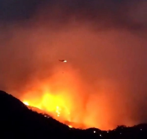 Bakan Kirişci duyurdu: İlk kez Datça yangınında gece görüşlü helikopter kullanıldı - Resim: 0