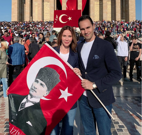 Cenk Küpeli'den istenmeyen gelin Demet Şener'e milyonluk hediye - Resim: 4