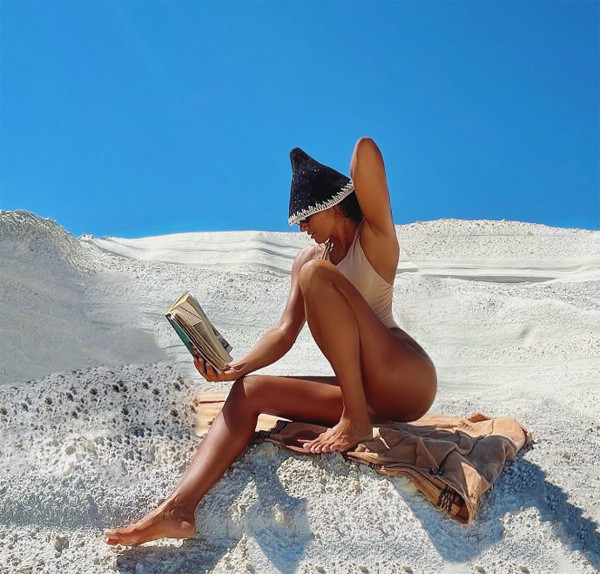 Arkasını döndü çıplak poz verdi! Eda Taşpınar fotoğraflarıyla ağızları açık bıraktı - Resim: 1