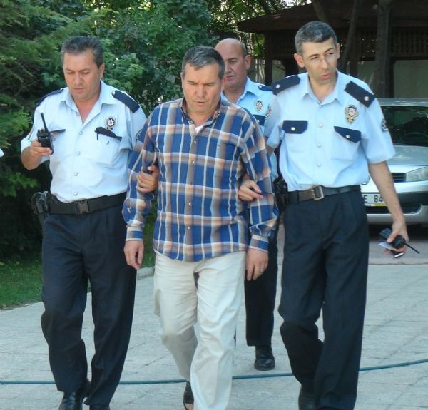 Her şeyden habersiz bakışı yürekleri dağladı - Resim: 4