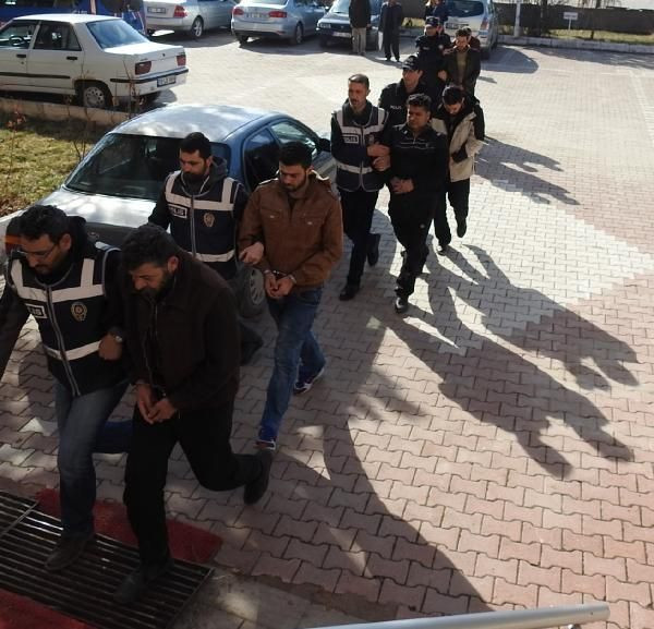 Karı kocayı öldürdüler fotoğraflarını çekip ailesine yolladılar - Resim: 2