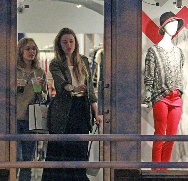 Ünlü oyucu üvey kızı adayı ile kameralara yakalandı! - Resim: 4