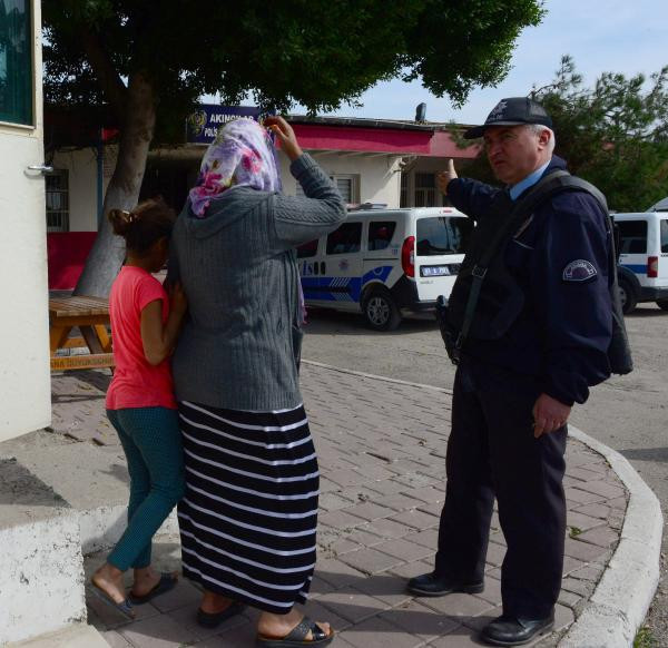 Korkunç olay! Mendil satan kıza tacize linç girişimini polis önledi - Resim: 2