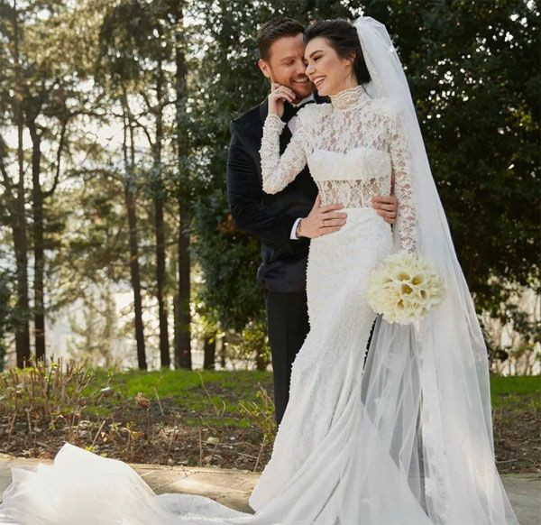 Sinan Akçıl çabuk unutuldu! İki ay önce boşanan Burcu Kıratlı avukat sevgilisiyle yakalandı - Resim: 1