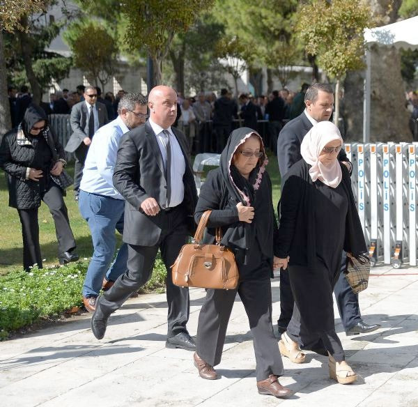 Unakıtan'ın cenazesi Yıldırım'ın gözleri doldu - Resim: 2