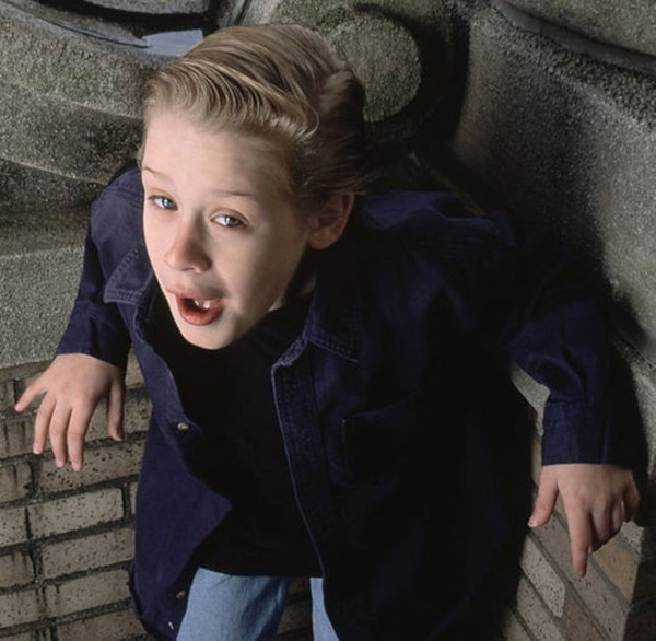 Evde tek başınanın küçük yıldızı tanınmaz halde - Resim: 2