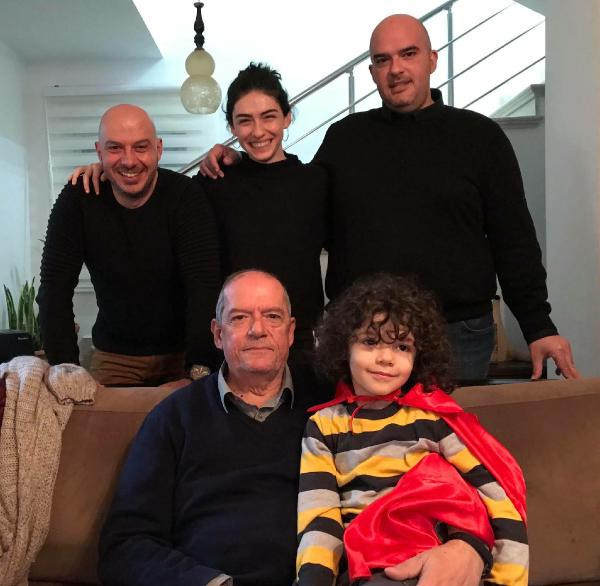 Hazar Ergüçlü, sevgilisi Onur Ünlü'yü ailesi ile tanıştırdı - Resim: 1