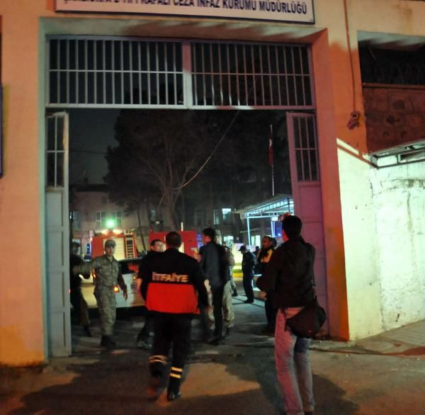 Yine o cezaevi yanıyor - Resim: 4