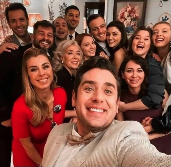 Karda sütyenle Hande Erçel önce paylaştı sonra sildi şortlu pozu da olaydı - Resim: 2