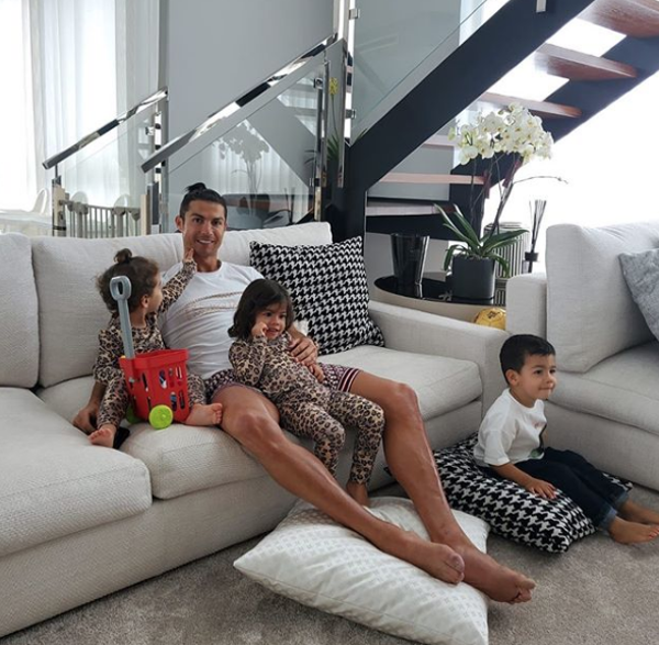 Cristiano Ronaldo karantinada Kuran-ı Kerim okumaya başladı - Resim: 0